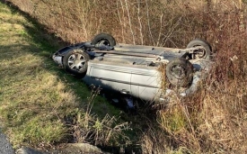 23-godišnjak između Blacka i Vesele vozio neprilagođenom brzinom, sletio s ceste i višestruko se prevrtao po poljoprivrednoj površini