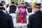 Posjetite najveći festival tamburaške glazbe Zlatne žice Slavonije i doživite jedinstveni spoj prošlosti, sadašnjosti i budućnosti tradicije