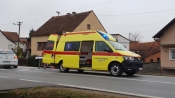 Žena ozlijeđena pri udaru u autobus