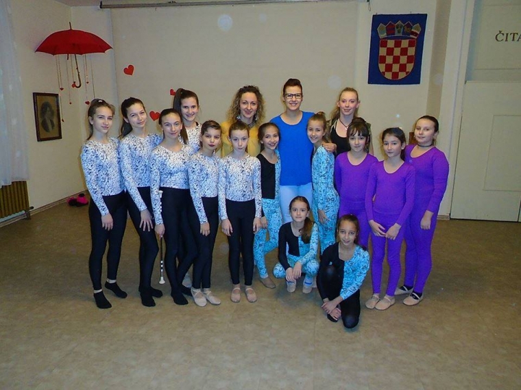 Plesom razveselile starije i nemoćne