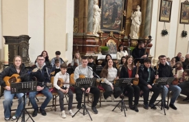 Kutjevački tamburaški orkestar zasvirao na božićnim misnim slavljima