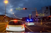 PROMETNA PATROLA - Policijsko vozilo pri intervenciji u Zagrebu nepropisno prošlo kroz raskrižje dok je bilo upaljeno crveno svjetlo