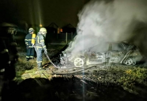 Požar automobila "Peugeot"  u Jakšiću koji je u potpunosti izgorio