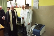Požeška biskupija donirala medicinski aparat bolnici u Požegi