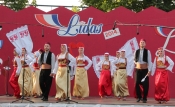 Svoje nošnje, pjesmu i ples prikazalo 18 folklornih skupina