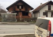 Na zasada neutvrđeni način došlo do požara obiteljske kuće u kojoj nitko ne živi