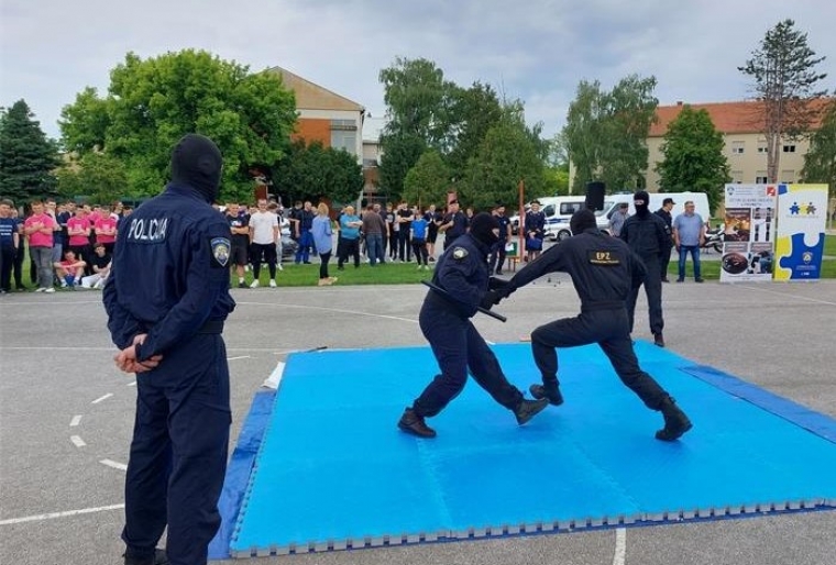 Održan Dan otvorenih vrata policije za srednjoškolce i promocija akcije postani policajac