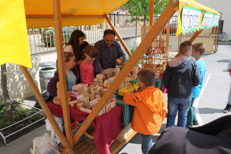 Gladnoj djeci za školski obrok