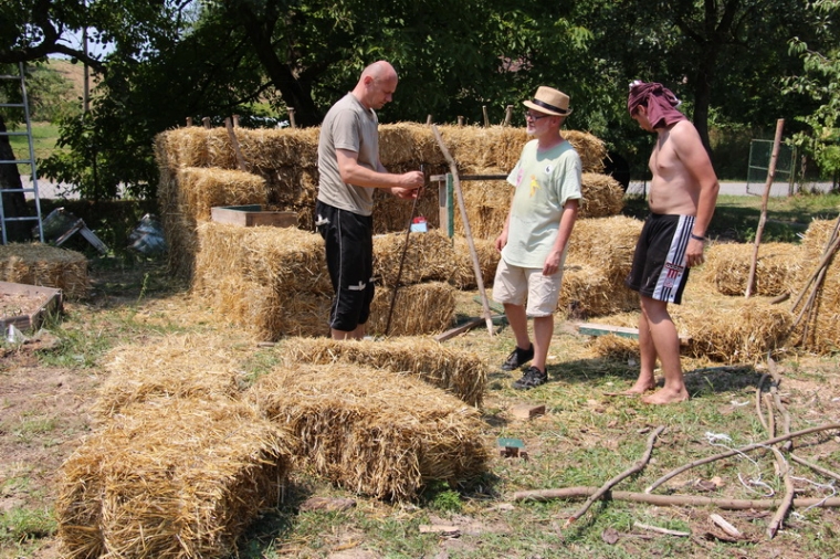 Na radionicama izrađivali kuće i skulpture od slame