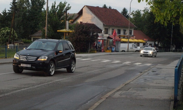 Nalet na pješakinju na „zebri“