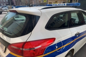 67-godišnjak nije propustio vozilo s prednošću u raskrižju Runjaninova - Orljavska te je udario vozilo 55-godišnjakinje
