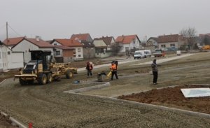 Pripremni radovi za asfaltiranje plohe nove gradske tržnice u Cvjetnoj ulici u Požegi su u tijeku - preseljenje u travnju