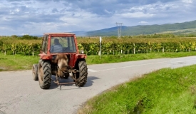 Vozio traktor bez registarskih oznaka, s 2,14 promila i poništenom vozačkom