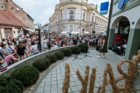 Pobjednice Zlatnog mikrofona Lucija Šeremet i Vanesa Begović
