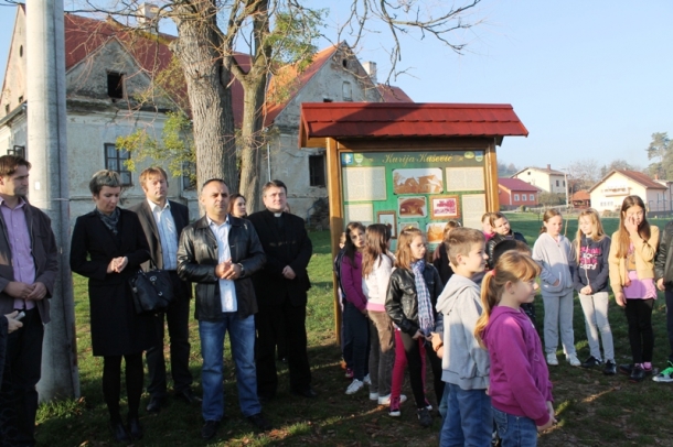 Postavili info panoe za kuriju i Viškovačku utvrdu