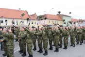Prisega ročnika HV održana na Trgu sv. Trojstva u Požegi uz tisuće roditelja, obitelji i brojnih Požežana