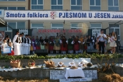 Jakšićani oduševljeni prikazanim folklorom i plesom