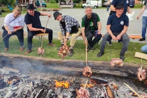 Planinari požeškog HPD "Sokolovac" sudjelovali na 7. Festivalu slanine i vina "Slanvin"