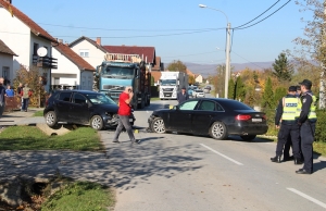 Direktan sudar VW Pola i Audia i dvoje odvezeno u požešku bolnicu