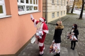 Požeška HVIDR-a tradicionalno darivala učenike s teškoćama u razvoju OŠ Julija Kempfa