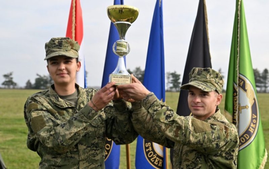 Ročnica Marija Barbarić i ročnik Antonio Šarčević najbolji na natjecanju dragovoljnih ročnika u Vojarni 123. brigade HV Požega