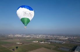 Snažna poruka na početku tjedna mode u Milanu na spektakularnom balonu na vrući zrak - Max Mara, odbaci krzno!
