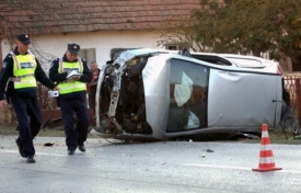 27-godišnji vozač uz alkohol i neprilagođenom brzinom sletio s ceste u Vidovcima i prevrnuo automobil na bok