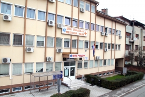 Udario liječnicu šakom pa pobjegao, policija traga za njim