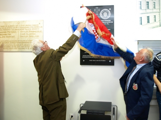 Za stradale učenike i profesore