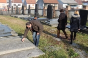 Udruga antifašista Požega obilježila Međunarodni dan sjećanja na žrtve holokausta na židovskom groblju