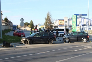 Tijekom protekla 24 sata dvije prometne nesreće izazvale dvije vozačice, sa  dvije lakše ozlijeđene osobe