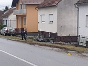 Sudario se s autom u Trenkovu, a završio u ogradi u Novim Mihaljevcima