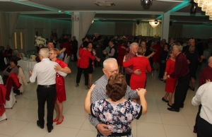 Uz Valentinovo tradicionalna "Valentinovska zabava" u organizaciji Matice umirovljenika županije ponovno napunila dvoranu i plesni podij