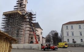 Došlo je do pada djelatnika sa skele na gradilištu kod Katedrale kojom je prilikom djelatnik smrtno stradao