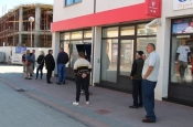 Od danas su neke djelatnosti počele raditi, a redovi su naša bliska budućnost