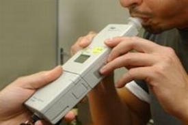 U prometu zaustavili 50-godišnjaka - napuhao 1,75 promila alkohola pa je dobio smještaj u posebnoj prostoriji policije