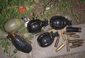48-godišnji djelatnik prilikom radova u šumskom dijelu pronašao tri ručne bombe zaostale  iz Domovinskog rata