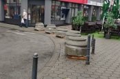 Postavljanje betonskih žardinjera i fizičke zapreke za automobile na ulazu u pješačku zonu grada Požege