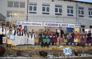Održana jubilarna 20. Smotra folklora "Pjesmom u jesen" u Jakšiću