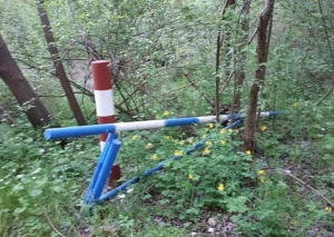 Oštetili rampu "Hrvatskih šuma" na šumskom dijelu kod Kamenskopg Vučjaka
