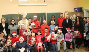 Sv. Nikola posjetio osnovnu školu Julija Kempfa