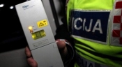 Izlazio na cestu vožnjom unazad uz alkohol od 1,12 promila pa ga udarilo teretno vozilo