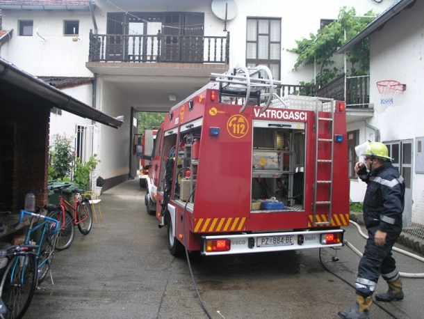 Grom izazvao požar u drvotokariji