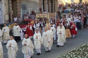 Tijelovska procesija ulicama grada Požege od katedrale do franjevačke crkve