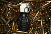 Dvije predaje pištolja, mine, tri bombe i streljiva a 75-godišnjak u dvorištu pronašao bombu