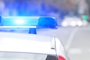 Bježao "kobrama" u vozilu s krivotvorenim pločicama i pokušao pregaziti policajca