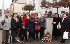 Polaganjem vijenca podno biste obilježen 103. dan rođenja pjesnika i književnika Matka Peića znamenitog Požežanina