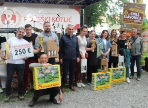 6. Grill Slavonica i Požeški kotlić dobili nove majstore roštilja i kotlića u Parku kraj Orljave