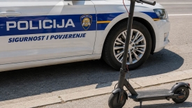 Pijan vozio električni romobil, policija mu oduzela vozilo