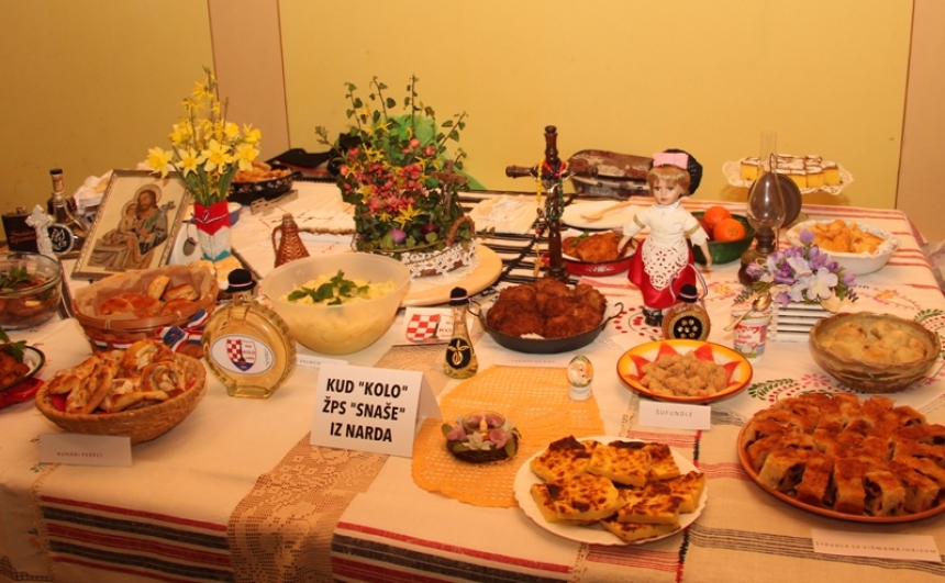 KUD "Bektež" organizirao smotru "Što su jeli naši stari u vrijeme Korizme" i pjevanje narodnih uskršnjih napjeva